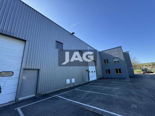 Local d'activités à louer 5 506 € 694 m² d'espace de stockage Centre et RN La Verpillière 38290