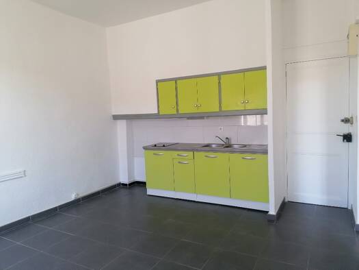 Appartement à vendre 84 000 € 2 pièces 1 chambre 42 m² Étage 2/2 Centre Ville Port-la-Nouvelle 11210