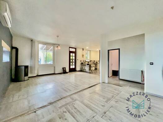 Maison de plain-pied à vendre 309 000 € 3 pièces 2 chambres 89,5 m² 492 m² de terrain Saint Jérôme Marseille 13ème arrondissement 13013