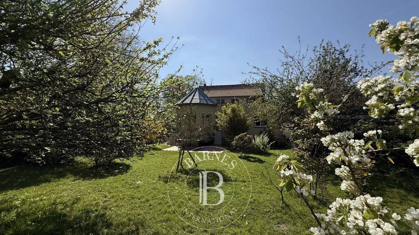 Maison 8 pièces 235 m² · à La Celle-Saint-Cloud · 235 m² · 920 000 €
