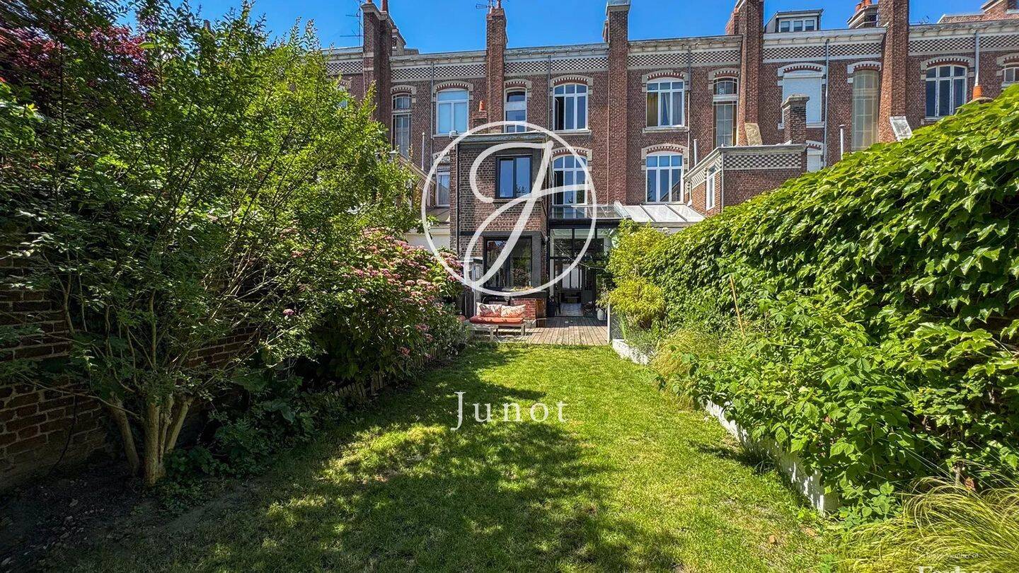 Maison 10 pièces 236 m² · à Lille · 236,4 m² · 982 000 €