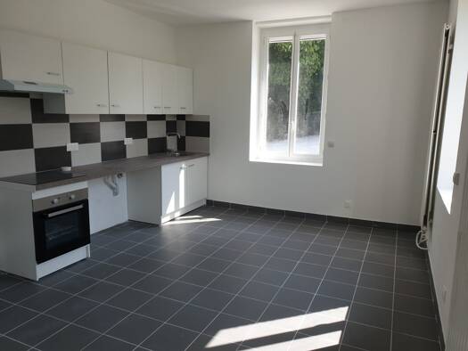 Appartement à louer 595 € 3 pièces 2 chambres 65 m² RDC Unieux 42240