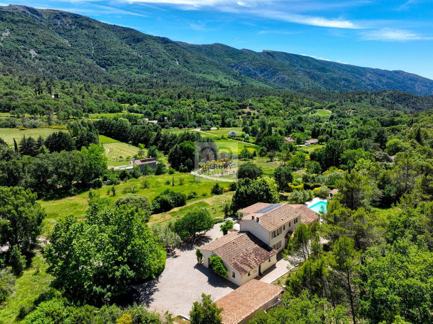 VAUVENARGUES - Vue exceptionnelle sur la montagne Sainte Victoi