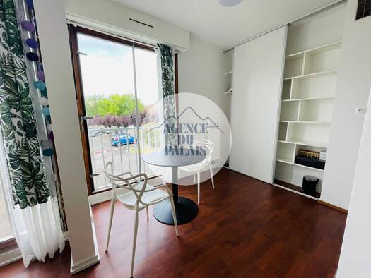 Appartement à louer 495 € 1 pièce 29,5 m² Étage 1/6 Pau 64000