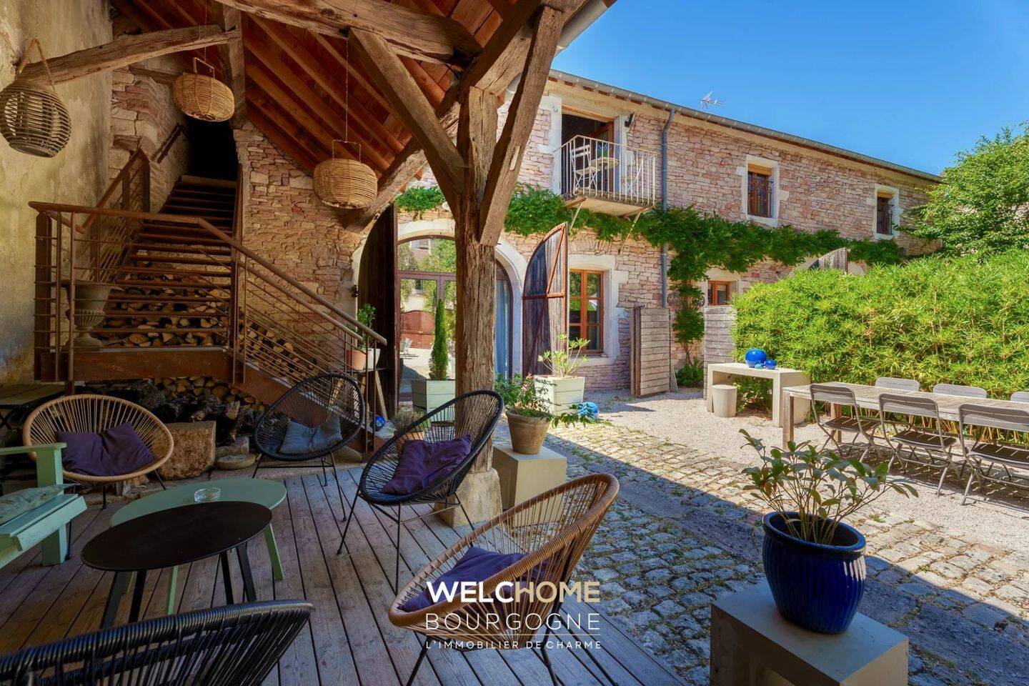 Maison 9 pièces 412 m² · à Givry · 412 m² · 850 000 €
