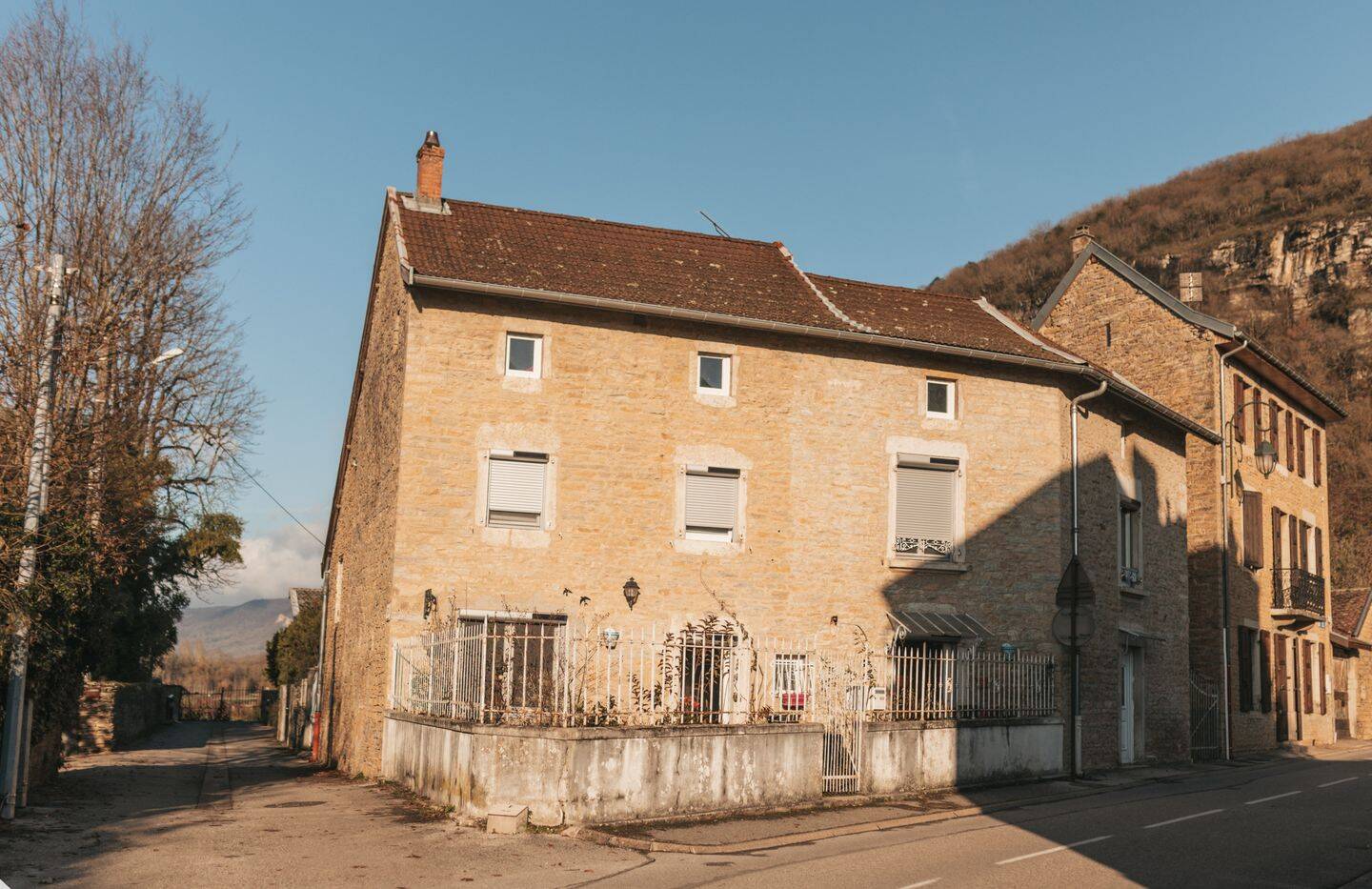 Maison 8 pièces 174 m² · à La Balme-les-Grottes · 174 m² · 270 000 €
