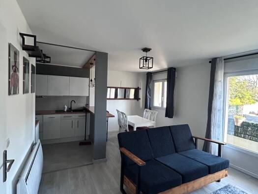 Appartement à louer 877 € 2 pièces 1 chambre 39,8 m² Étage 1/1 Marx Dormoy Livry-Gargan 93190