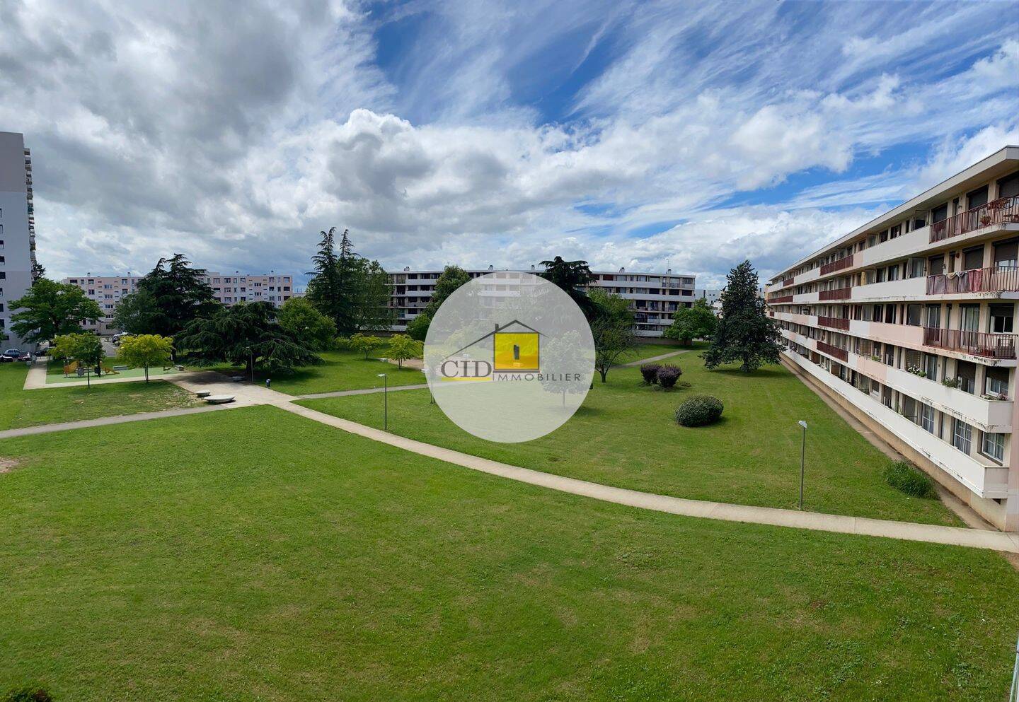 Appartement 4 pièces 72 m² · à Saint-Priest · 71,9 m² · 930 €/mois