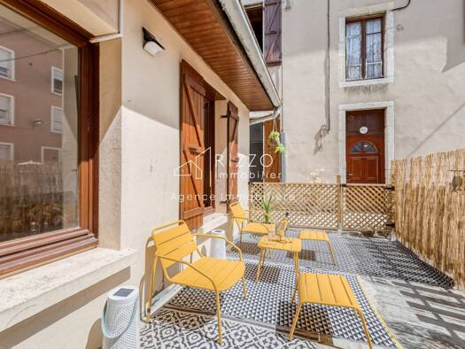 Immeuble à vendre 345 000 € 254,2 m² Oyonnax 01100