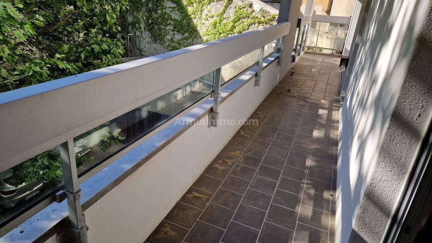 Appartement 3 pièces 70 m² · à Grenoble · 69,9 m² · 928 €