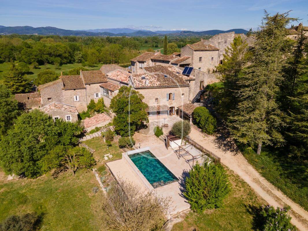 Maison 9 pièces 230 m² · à Rochegude · 230 m² · 790 000 €