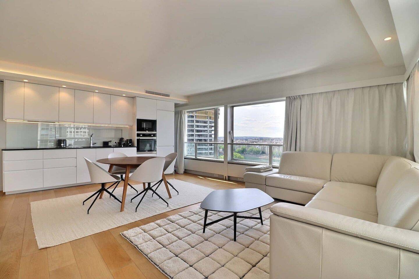 Appartement 3 pièces 96 m² · à Paris 15ème Arrondissement · 96 m² · 5 218 €/mois