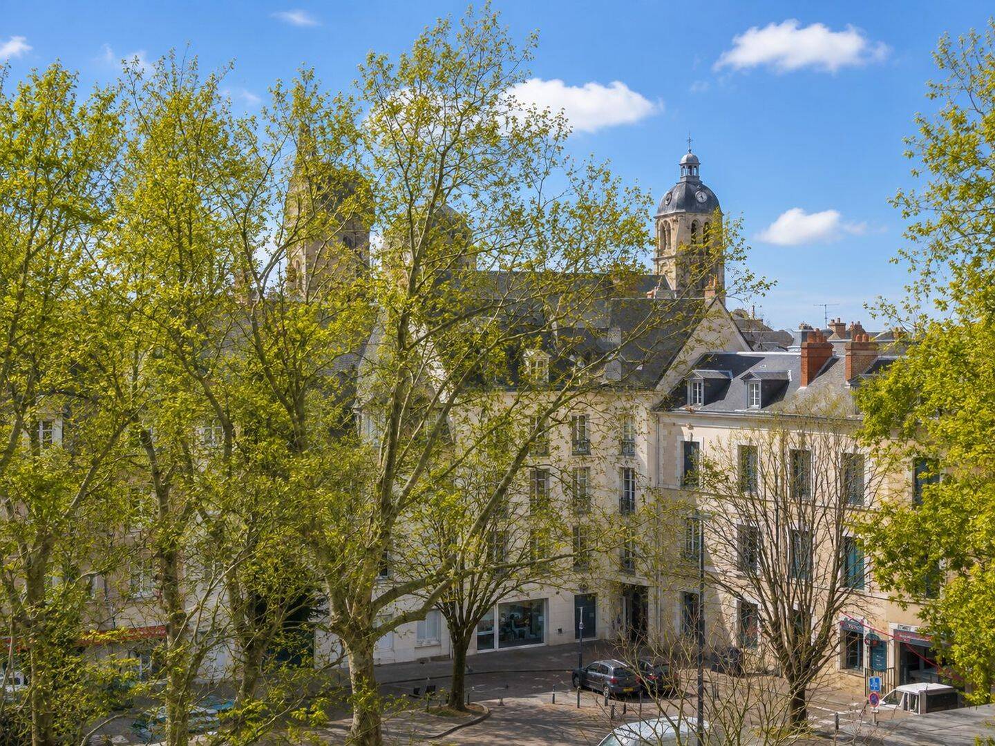 Appartement 2 pièces 62 m² · à Tours · 62 m² · 744 €