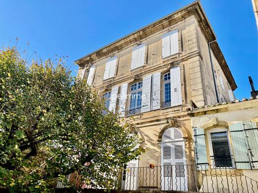 Appartement à vendre 275 000 € 3 pièces 1 chambre 103 m² Étage 1/3 Est Eyguières 13430