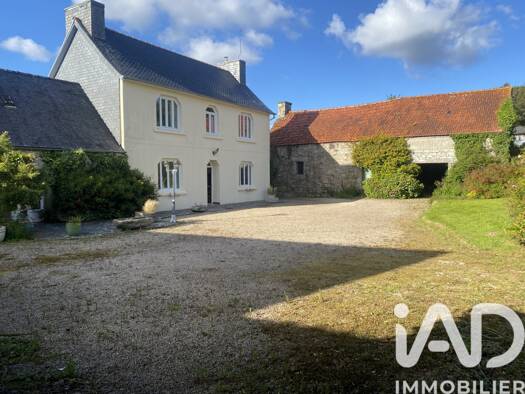 Maison à vendre 228 000 € 10 pièces 9 chambres 184 m² 4 669 m² de terrain Plouégat-Moysan 29650