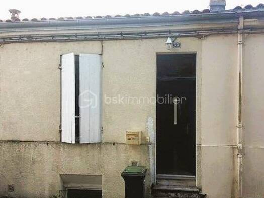 Maison de ville à vendre 153 000 € 3 pièces 2 chambres 84 m² 50 m² de terrain La Fenetre Saintes 17100