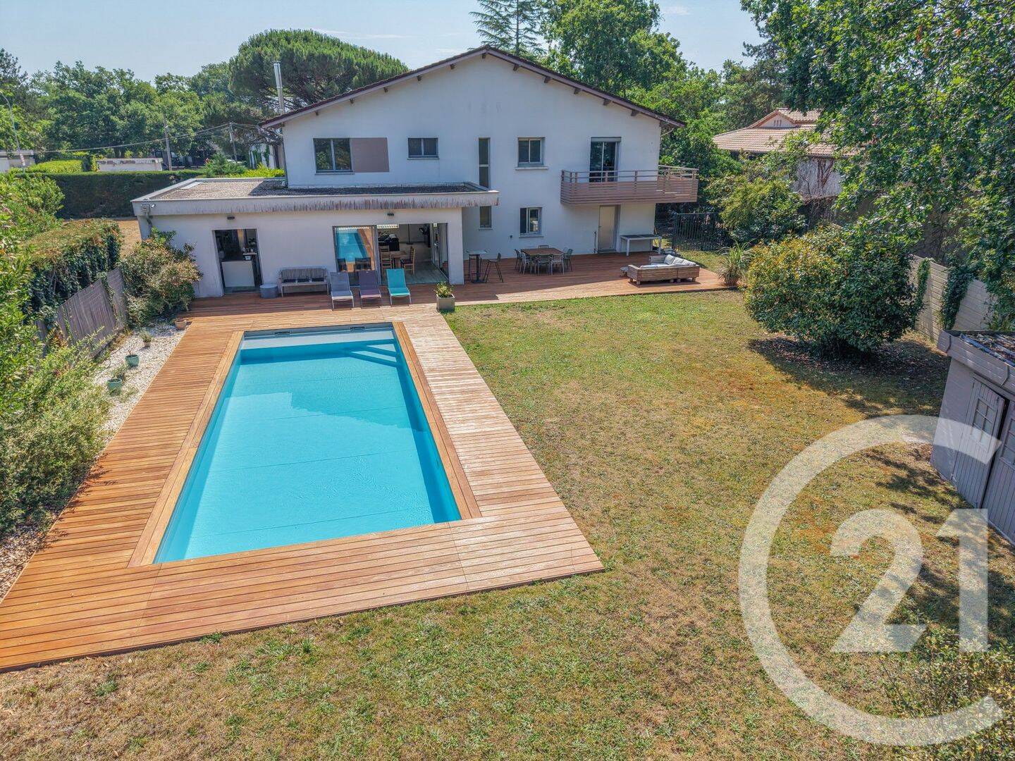 Maison 10 pièces 260 m² · à Saint-Médard-en-Jalles · 260 m² · 745 000 €