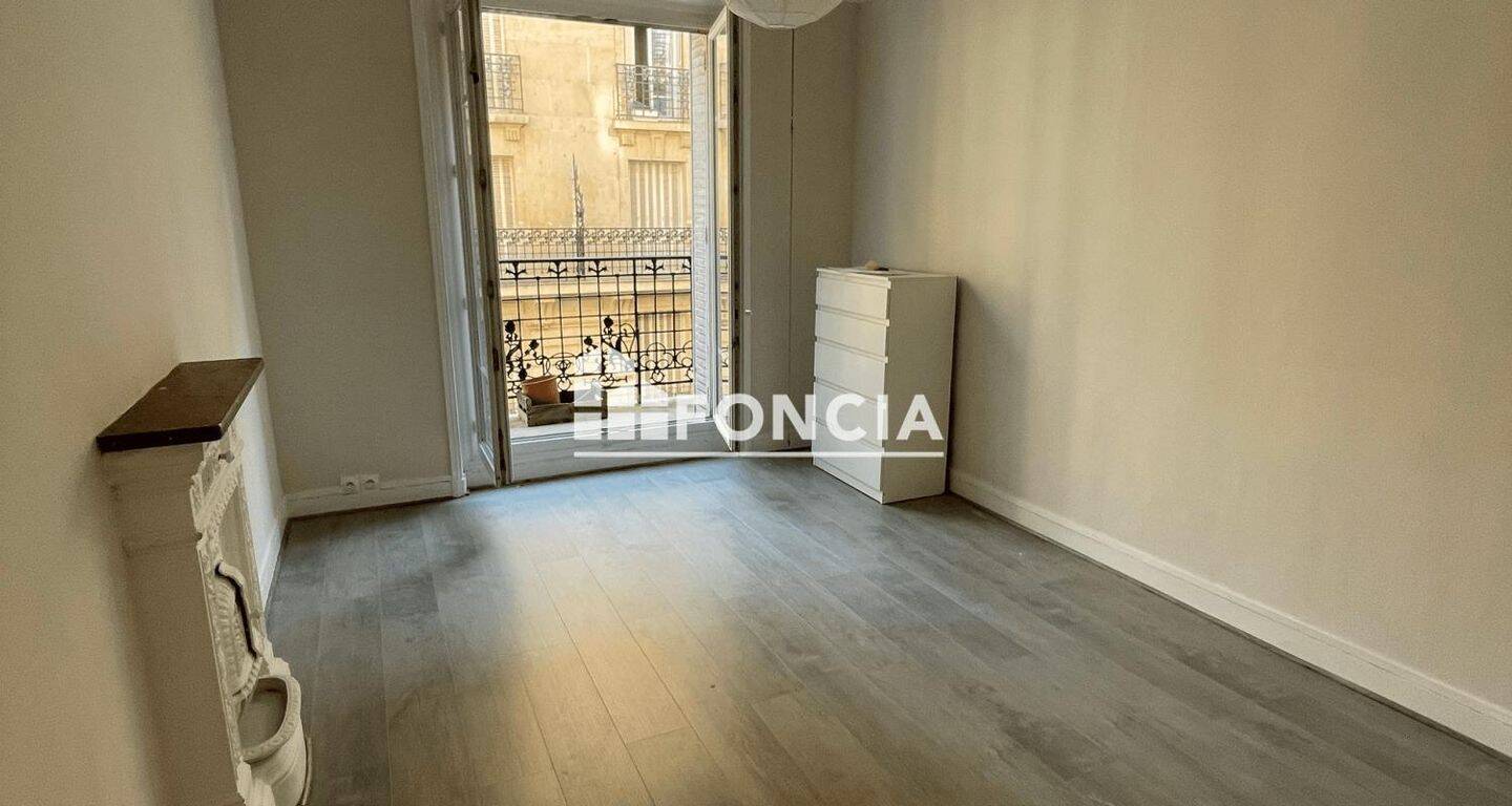 Appartement 2 pièces 44 m² · à Paris 15ème Arrondissement · 43,8 m² · 1 415 €