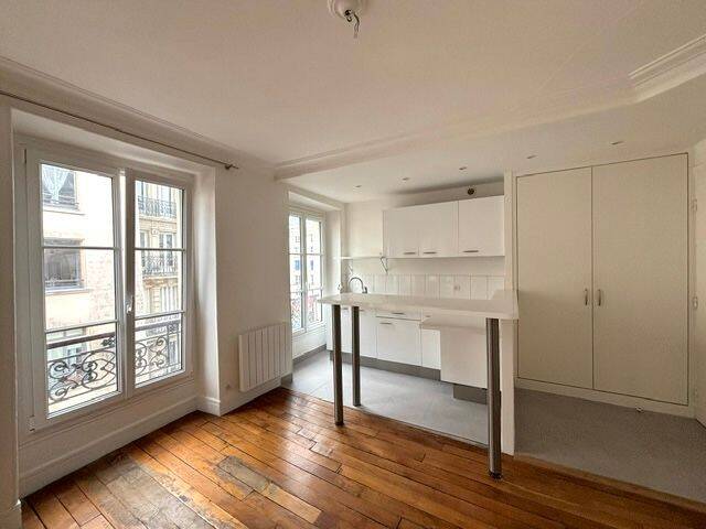 Appartement 2 pièces 33 m² · à Paris 4ème Arrondissement · 32,7 m² · 1 445 €/mois