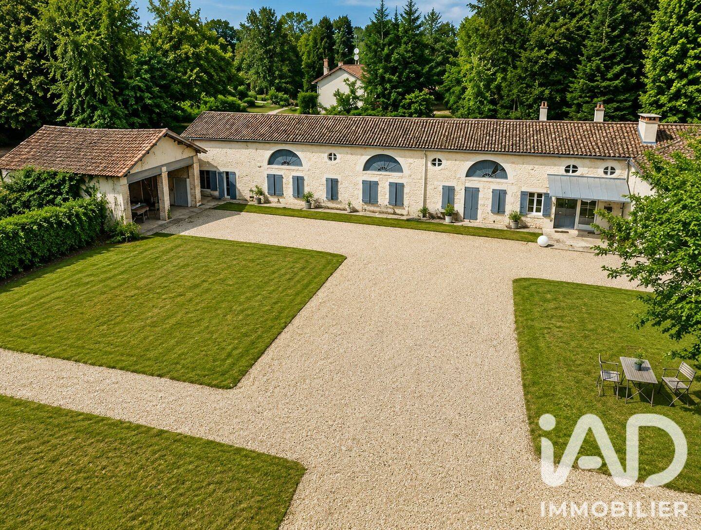 Maison 13 pièces 439 m² · à Barbaste · 439 m² · 570 000 €