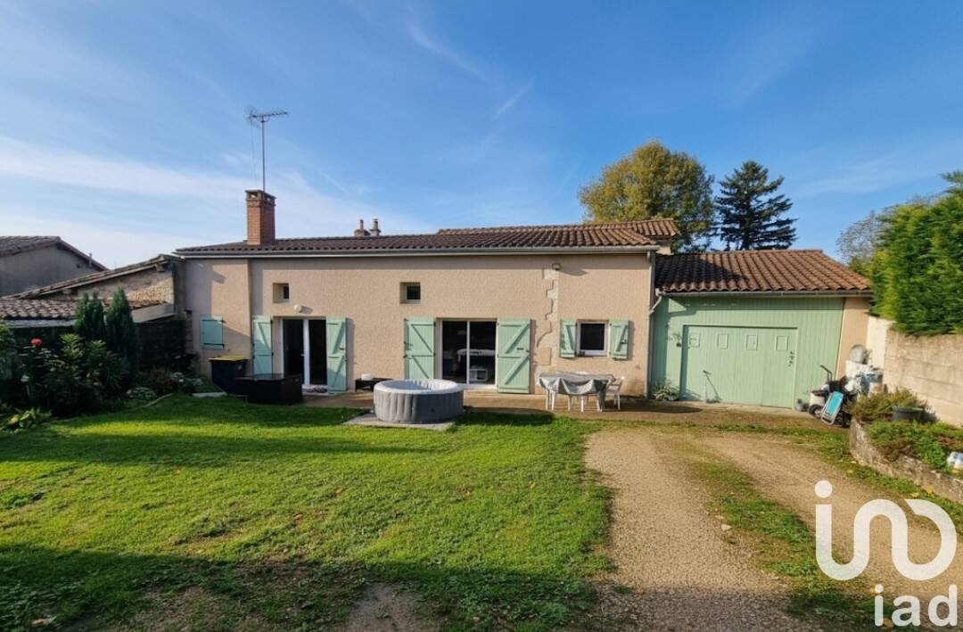 Maison 4 pièces 97 m² · à Charroux · 97 m² · 90 000 €