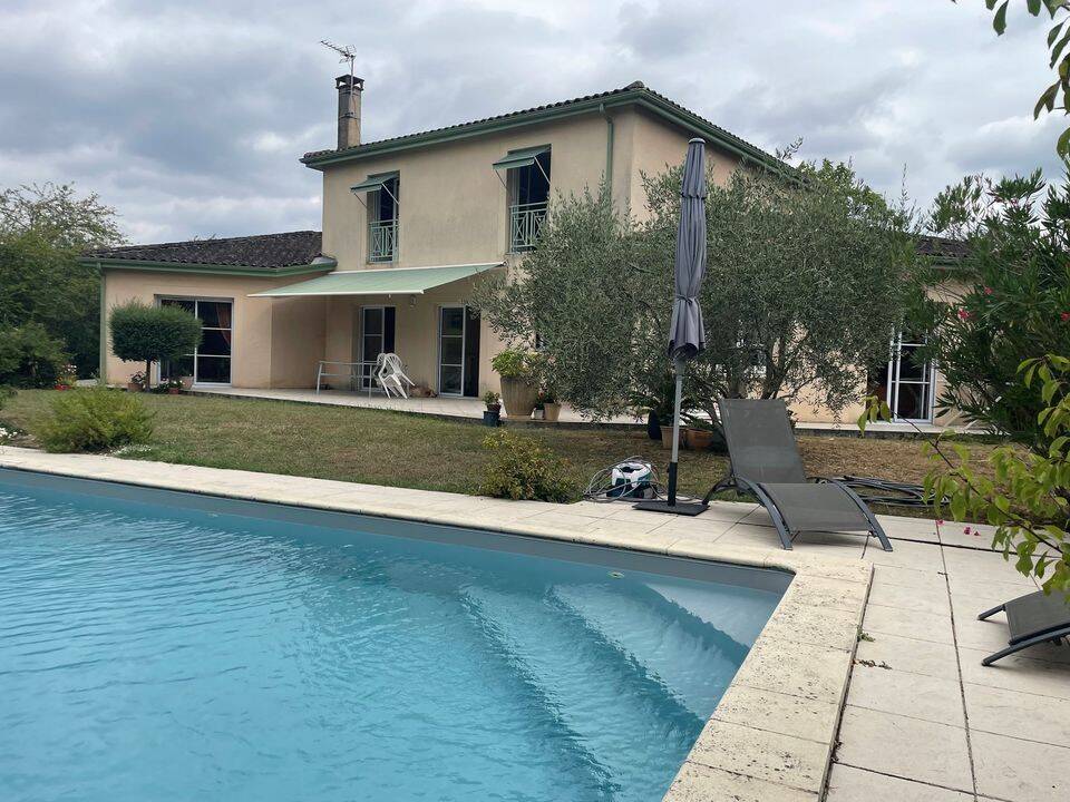 Maison 6 pièces 203 m² · à Artigues-près-Bordeaux · 203 m² · 668 000 €