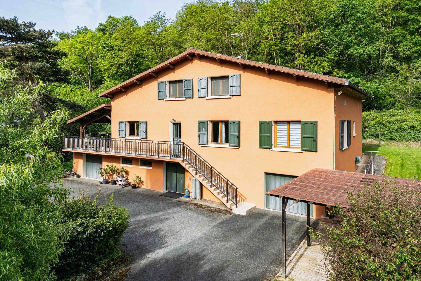 Maison 10 pièces 259 m² · à Grézieu-la-Varenne · 258,6 m² · 725 000 €