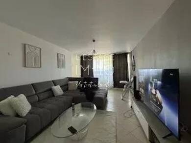 Appartement à vendre 75 000 € 4 pièces 2 chambres 72 m² 3ème étage Apt 84400