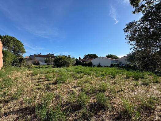 Terrain constructible à vendre 162 000 € 463 m² de terrain Campagne Sénas 13560