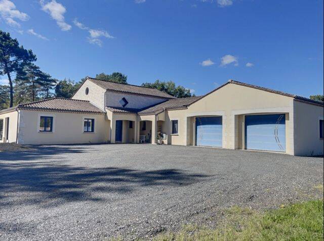 Maison 5 pièces 222 m² · à Chancelade · 222 m² · 370 000 €