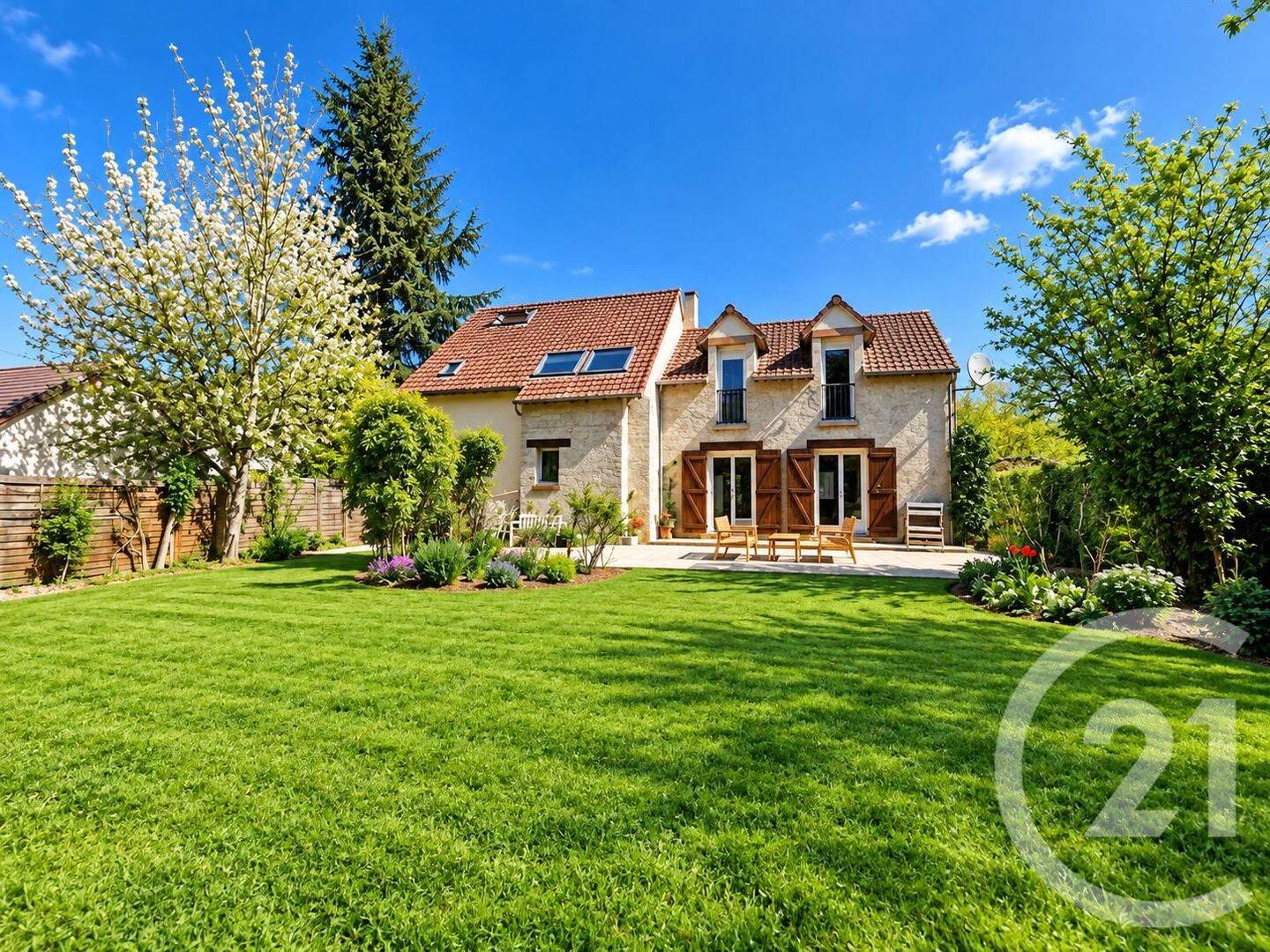 Maison 7 pièces 152 m² · à Épernon · 152 m² · 230 000 €