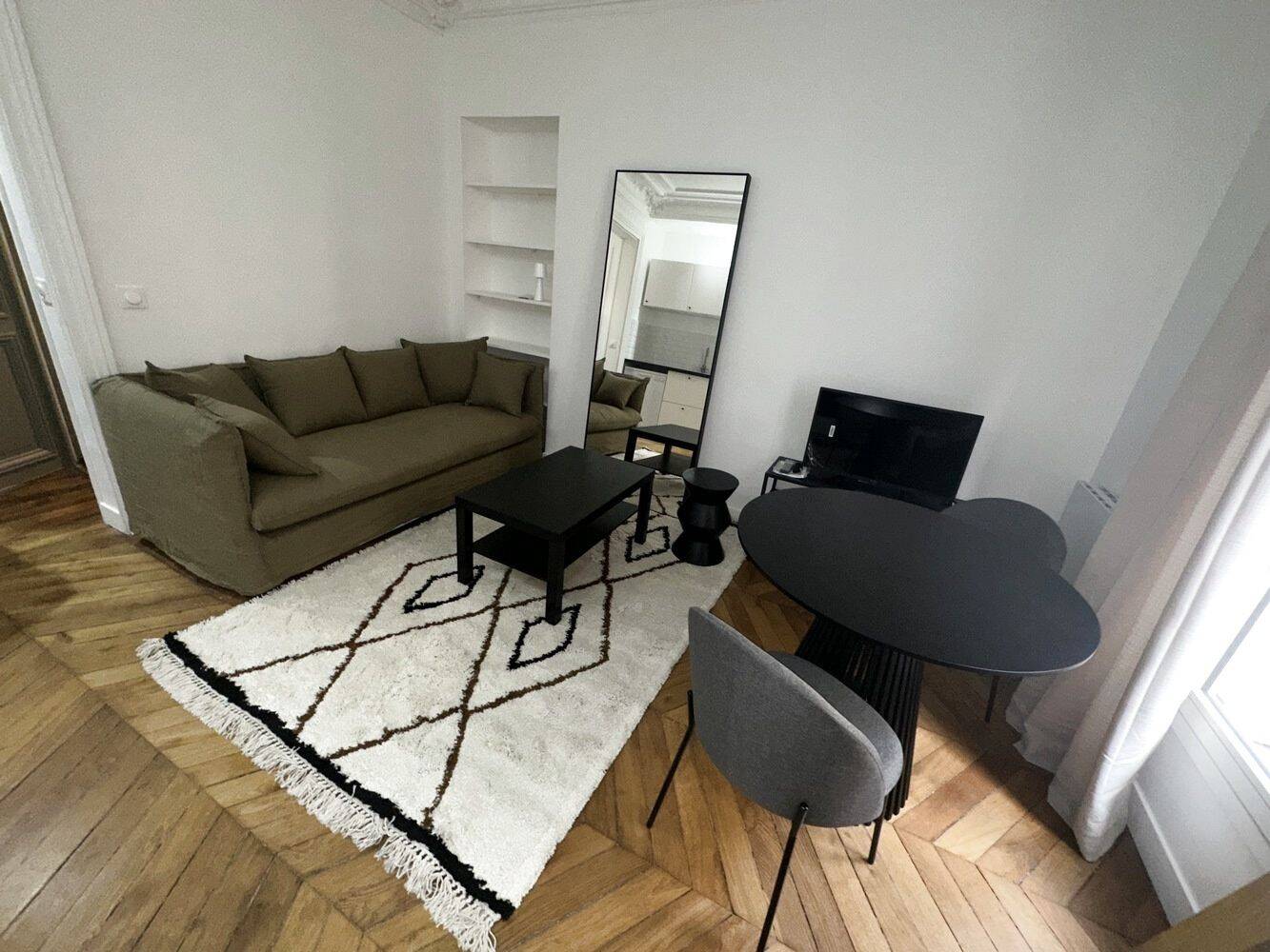 Appartement 3 pièces 51 m² · à Paris 17ème Arrondissement · 50,7 m² · 1 943 €/mois