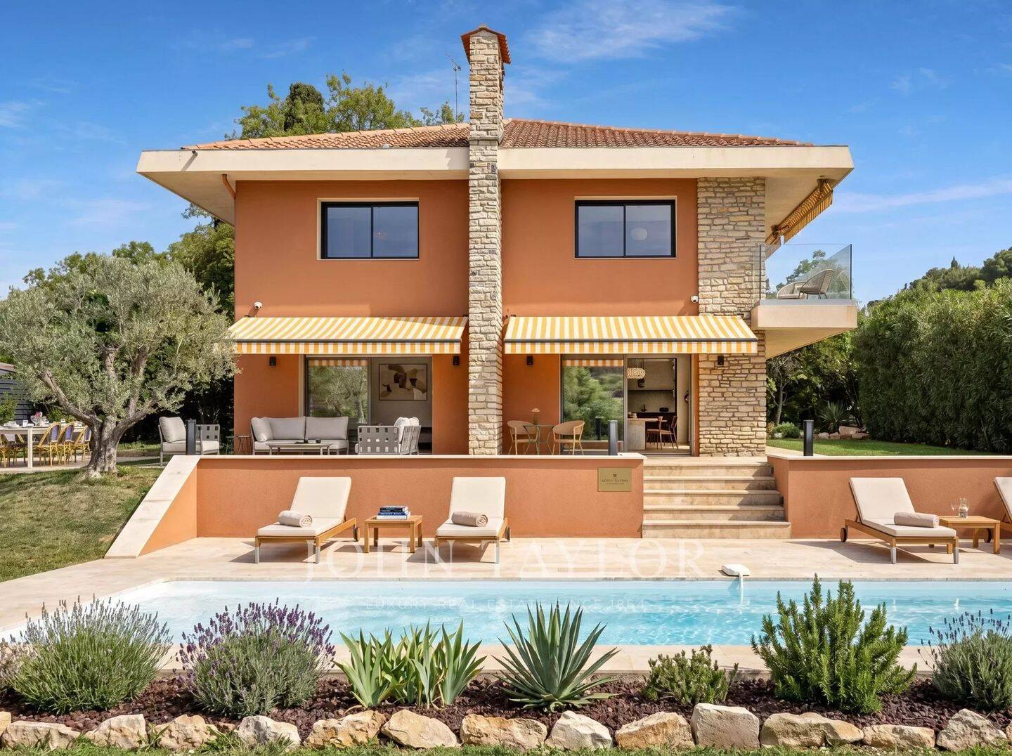Maison 230 m² · à Mougins · 230 m² · 12 000 €