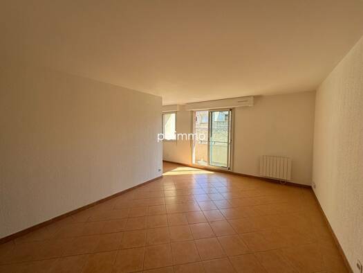 Appartement à louer 1 120 € 4 pièces 3 chambres 82 m² Étage 2/4 Centre Ville Salon-de-Provence 13300