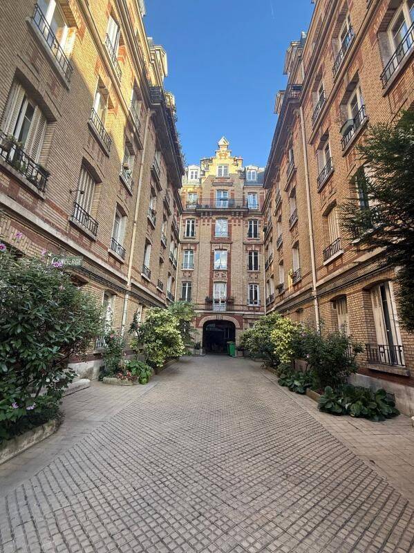 Appartement 2 pièces 33 m² · à Paris 17ème Arrondissement · 33 m² · 332 000 €