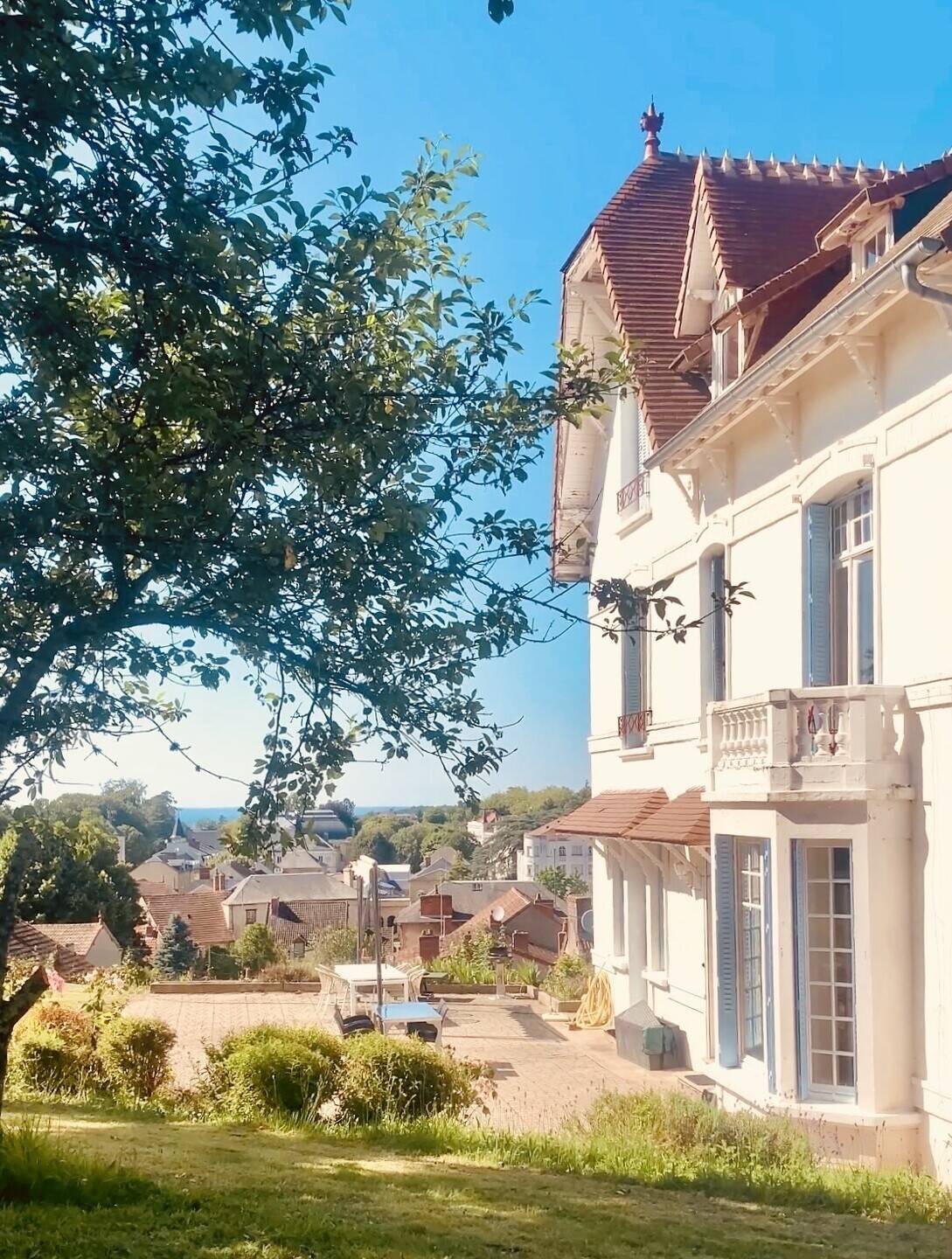 Maison 10 pièces 254 m² · à Néris-les-Bains · 254 m² · 359 000 €
