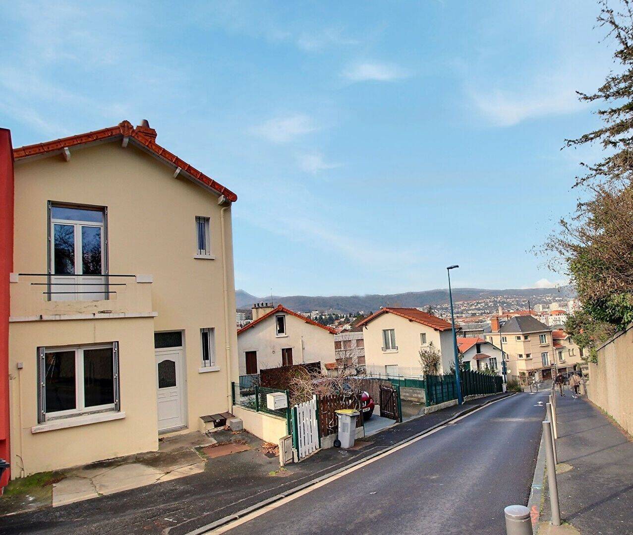 Maison 6 pièces 72 m² · à Clermont-Ferrand · 71,6 m² · 162 000 €