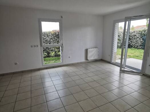 Appartement à louer 756 € 3 pièces 2 chambres 55 m² RDC Chemin de la Vie Ambarès-et-Lagrave 33440
