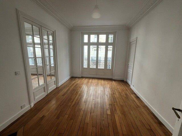 Appartement 4 pièces 83 m² · à Paris 17ème Arrondissement · 83 m² · 3 510 €