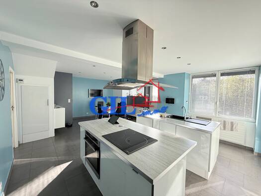 Maison à vendre 497 300 € 9 pièces 5 chambres 222 m² 1 056 m² de terrain Le Bourg Savigny-le-Temple 77176