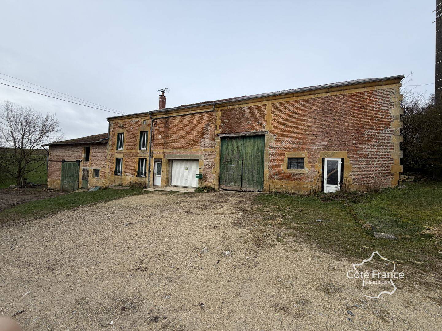 Maison 6 pièces 140 m² · à Verrieres · 140 m² · 130 000 €