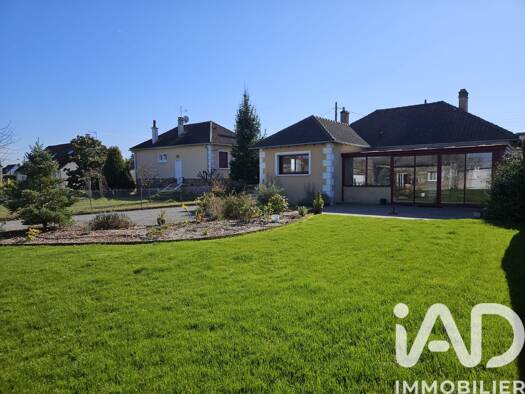 Maison de plain-pied à vendre 184 500 € 6 pièces 3 chambres 146 m² 2 526 m² de terrain Vaas 72500