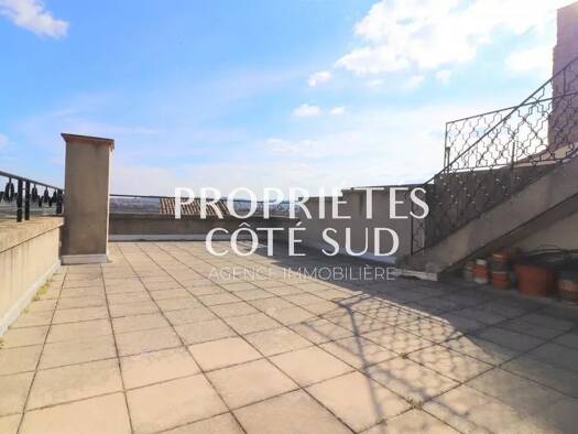 Boutique à vendre 249 000 € 349 m² de surface de vente Centre Ville Laudun-l'Ardoise 30290