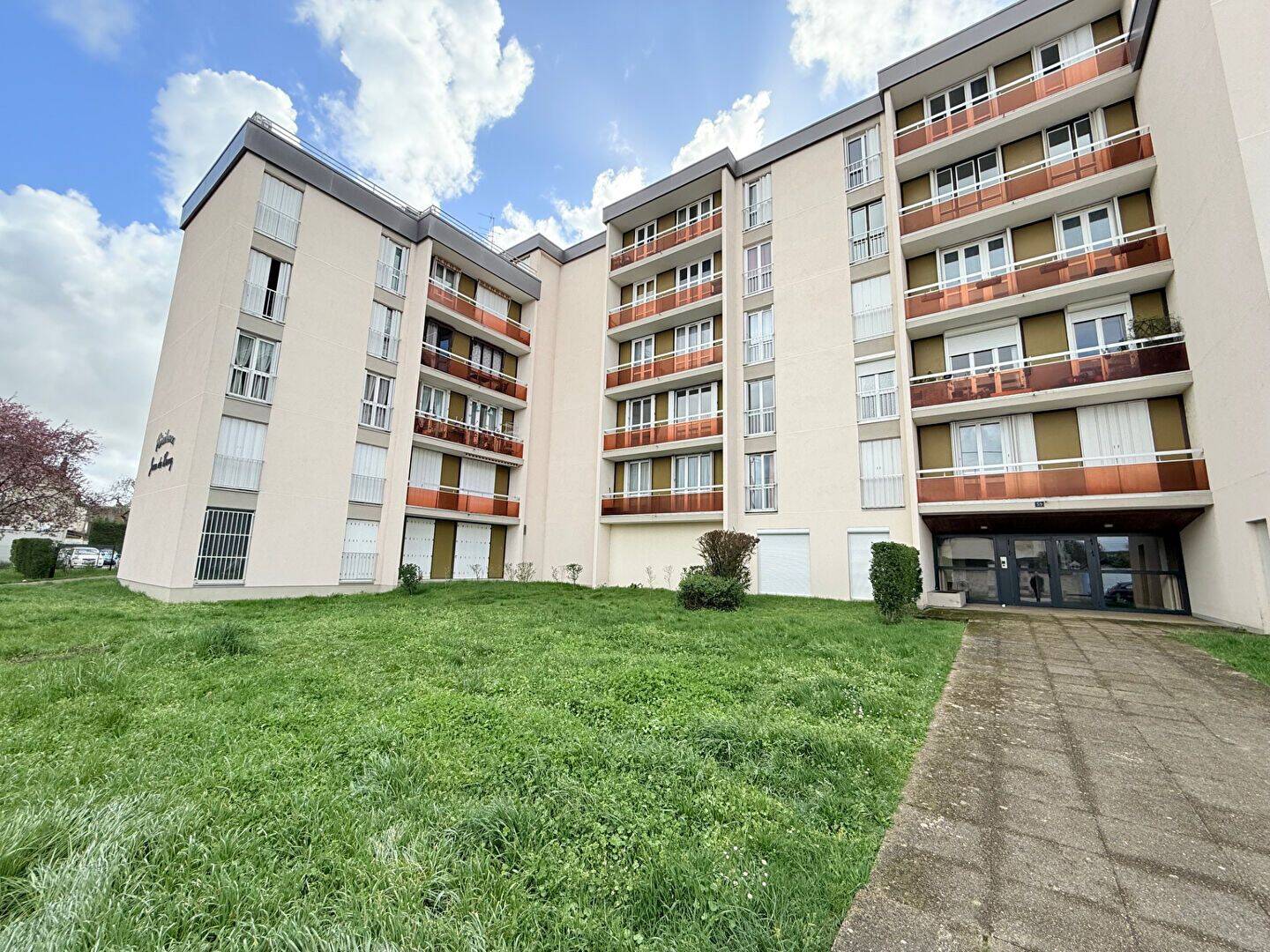 Appartement 1 pièce 34 m² · à Bourges · 34 m² · 59 980 €