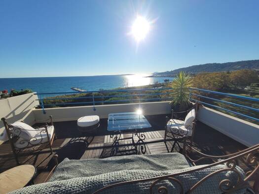 Appartement à louer 3 000 € 3 pièces 2 chambres 71 m² Étage 4/5 Pont du Lys-Antibes les Pins Antibes 06160