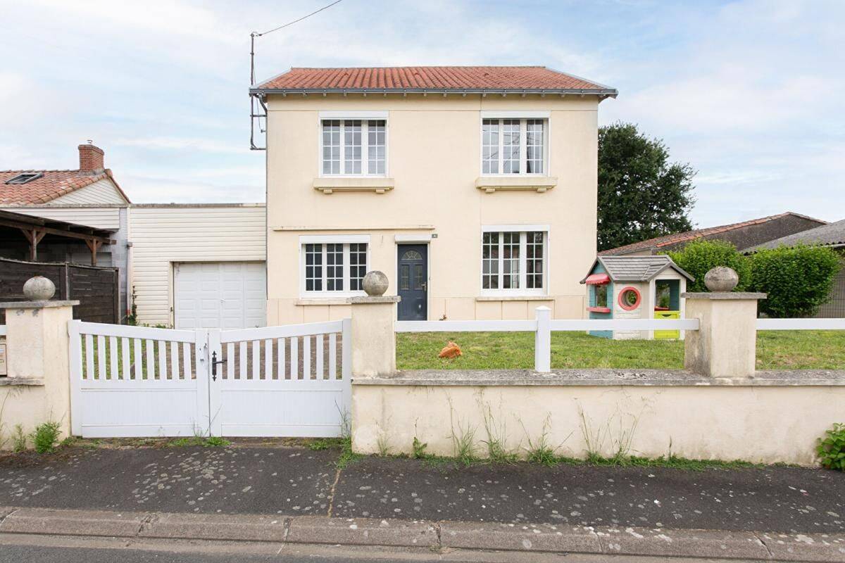 Maison 5 pièces 134 m² · à Saint-Hilaire-de-Clisson · 133,7 m² · 241 500 €