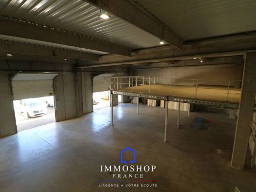 Local commercial à vendre 935 000 € 814 m² de surface de vente Peyriere Pertuis 84120
