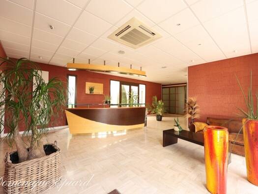 Espace bureau à vendre 1 999 480 € 2 111 m² de bureaux Souche Niort 79000