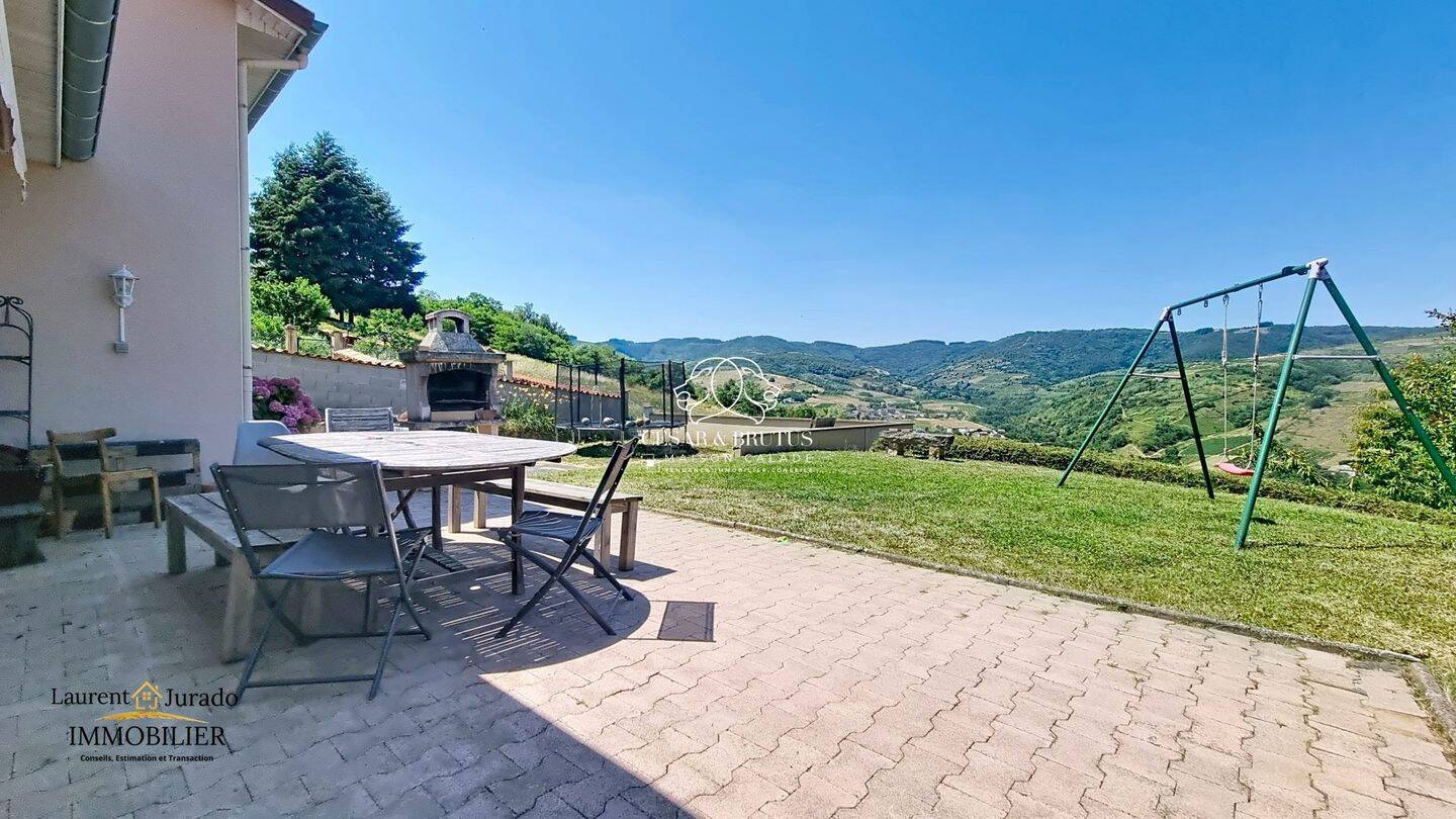 Maison 6 pièces 131 m² · à Vaux-en-Beaujolais · 131 m² · 350 000 €