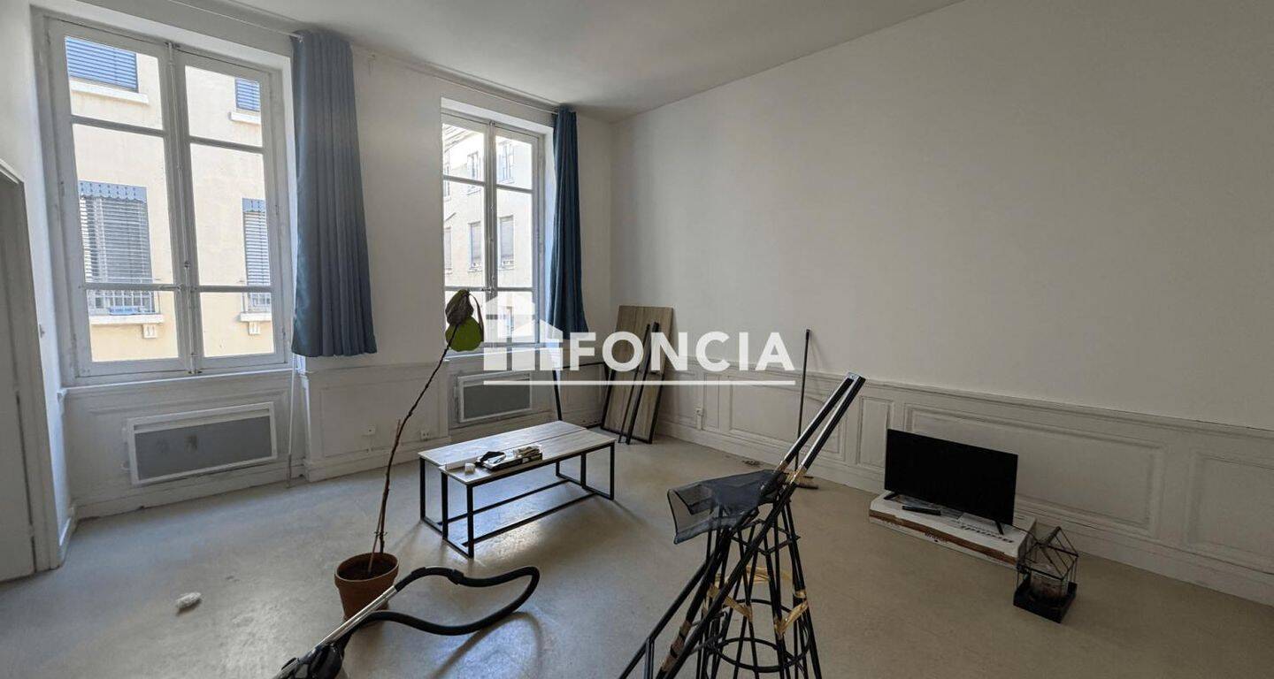 Appartement 3 pièces 57 m² · à Lyon 1er Arrondissement · 56,7 m² · 842 €